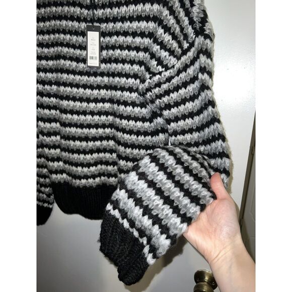 New! Gothic Striped Knitted Tri Color Sweater Medium - Picture 6 of 10